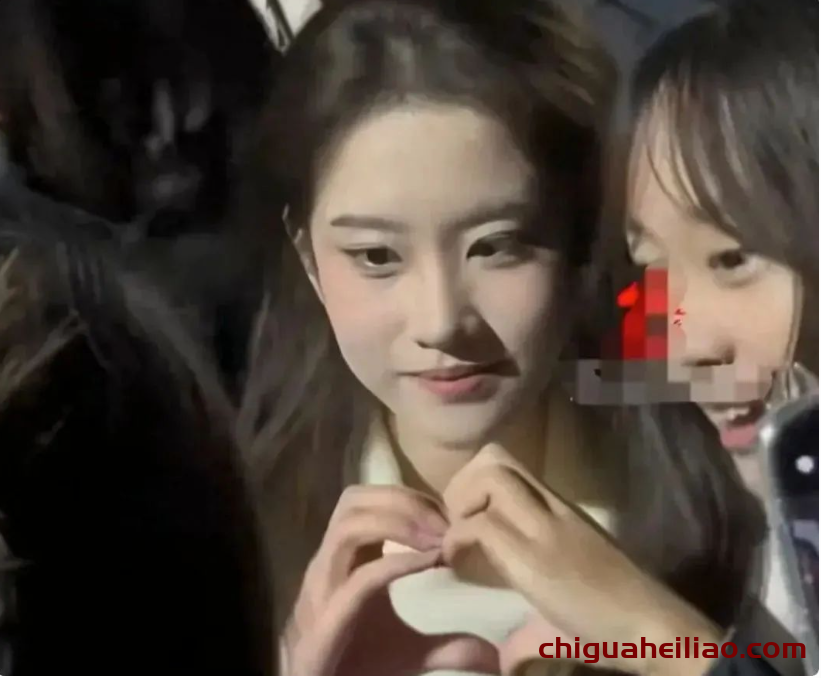 刘亦菲翻版走红,女大学生被围观,广告新宠