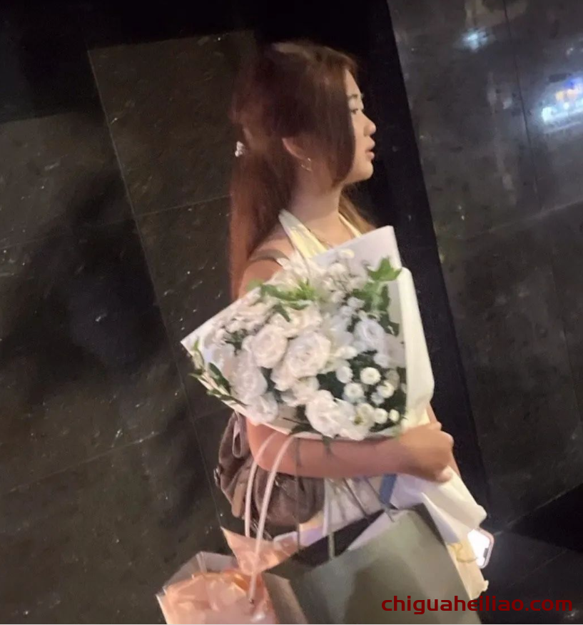 曹格女儿颜值大逆袭,14岁甜妹变御姐