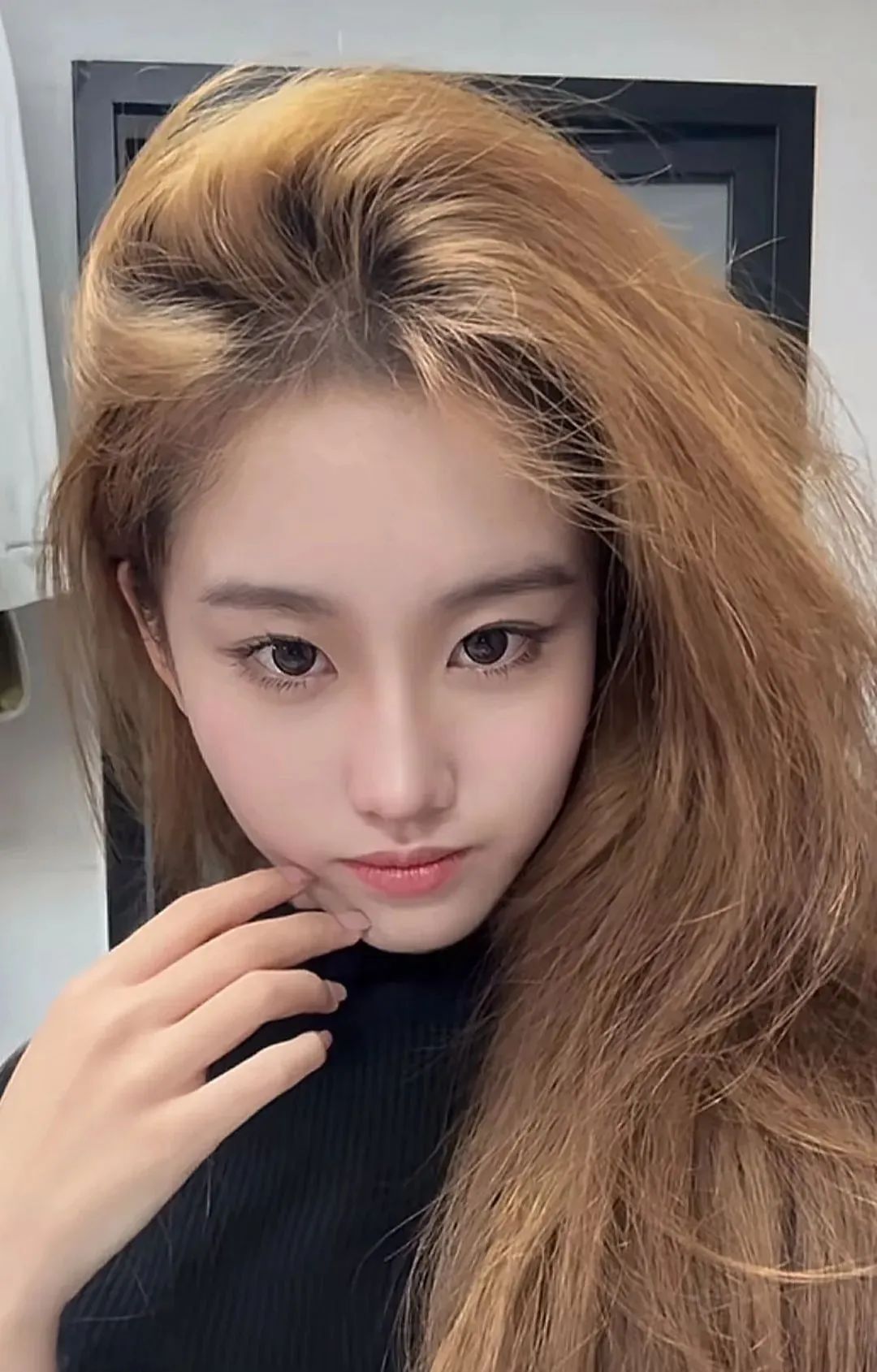 刘亦菲翻版走红,女大学生被围观,广告新宠