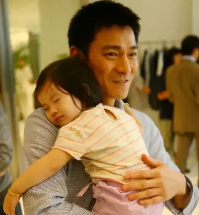 刘德华女儿近照曝光,网友:星二代颜值新典范