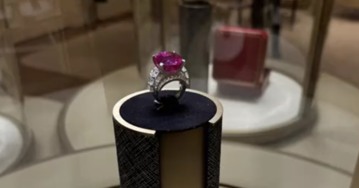 李湘近照惊艳,48岁依旧年轻如昔