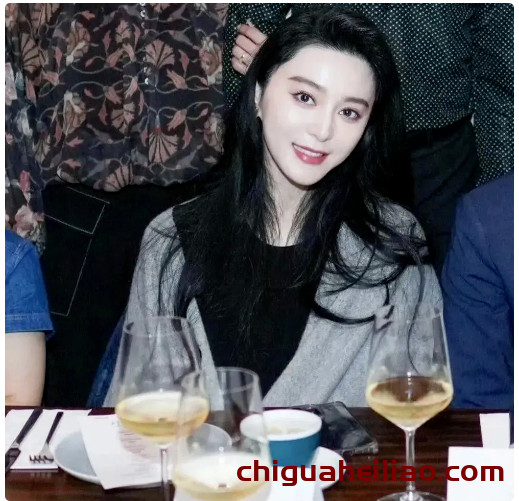 范冰冰43岁依旧迷人,东京聚餐风采无限