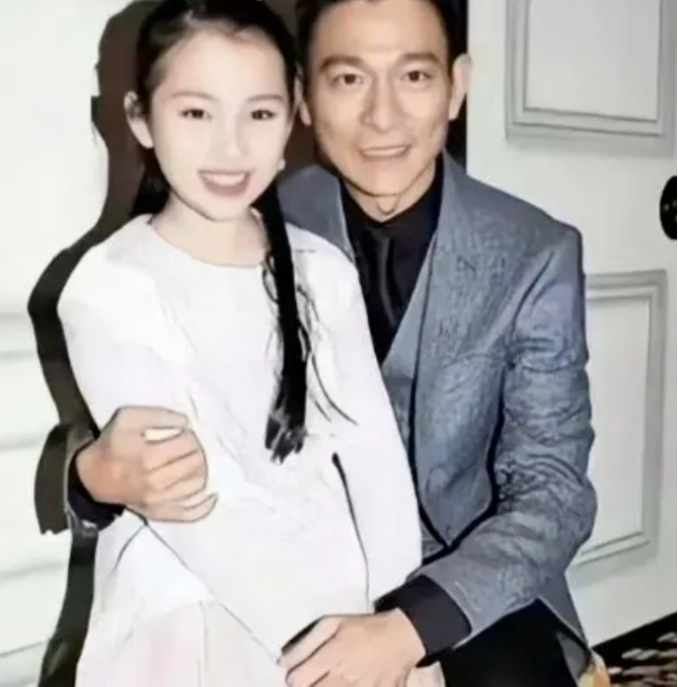 刘德华女儿近照曝光,网友:星二代颜值新典范