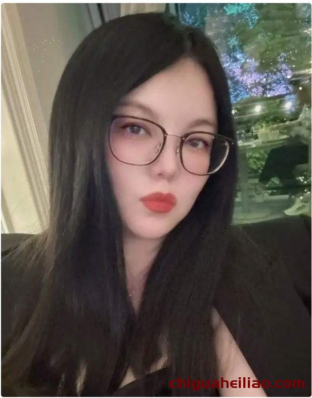 李湘近照惊艳,48岁依旧年轻如昔