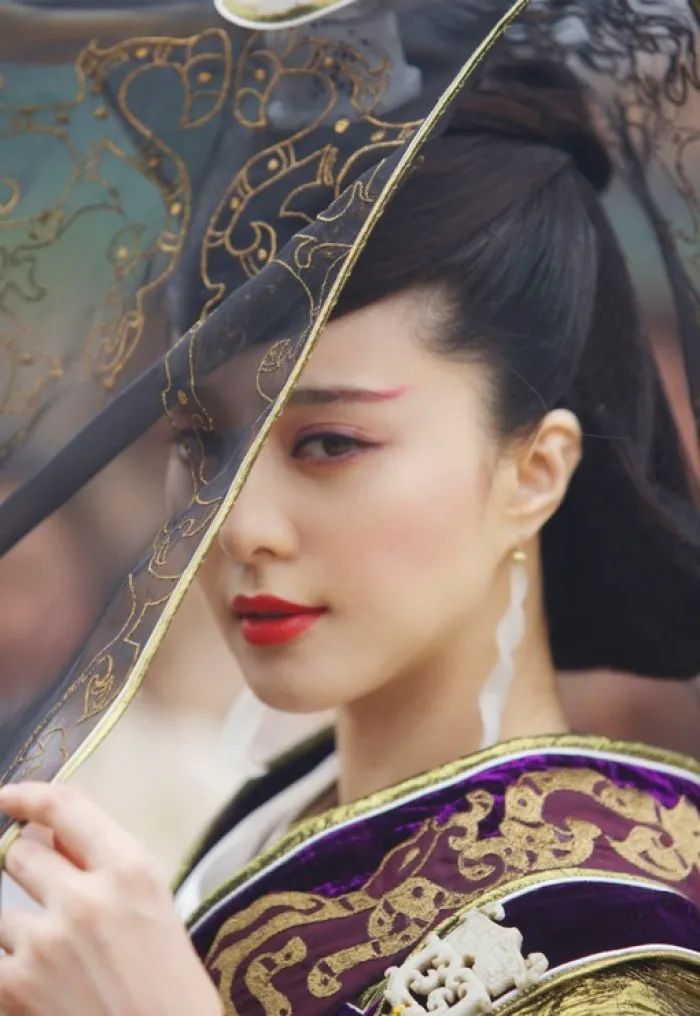 范冰冰43岁依旧迷人,东京聚餐风采无限