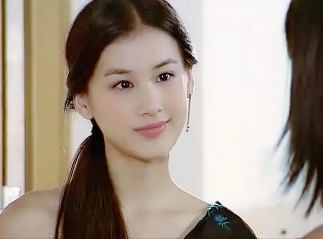 黄圣依早年照片美翻天,刘亦菲般的美貌