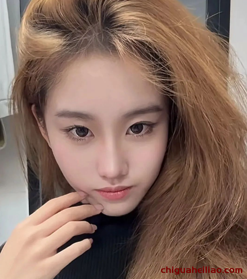 刘亦菲翻版走红,女大学生被围观,广告新宠