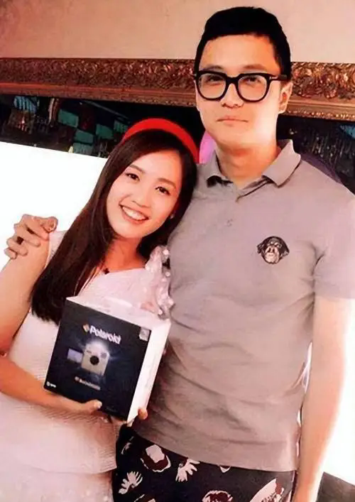 马蓉移民生活:38岁马蓉金发颜值