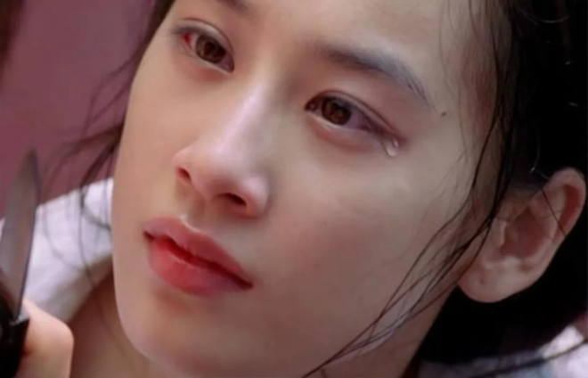 黄圣依早年照片美翻天,刘亦菲般的美貌