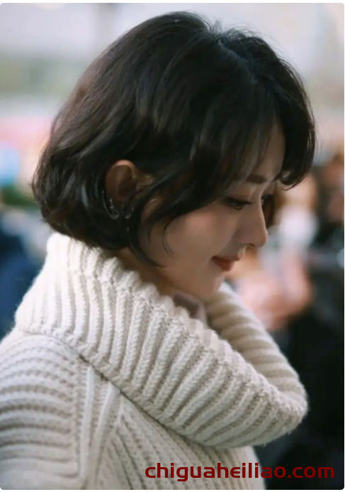 赵丽颖短发洋娃娃造型:37岁依旧精致