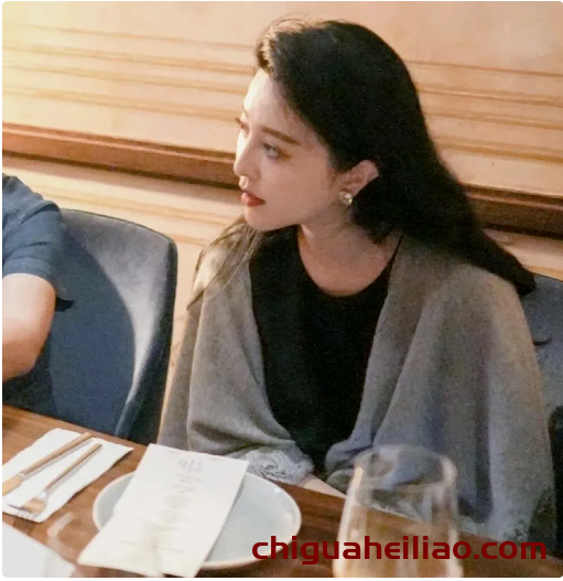 范冰冰43岁依旧迷人,东京聚餐风采无限