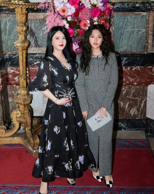 李湘近照惊艳,48岁依旧年轻如昔