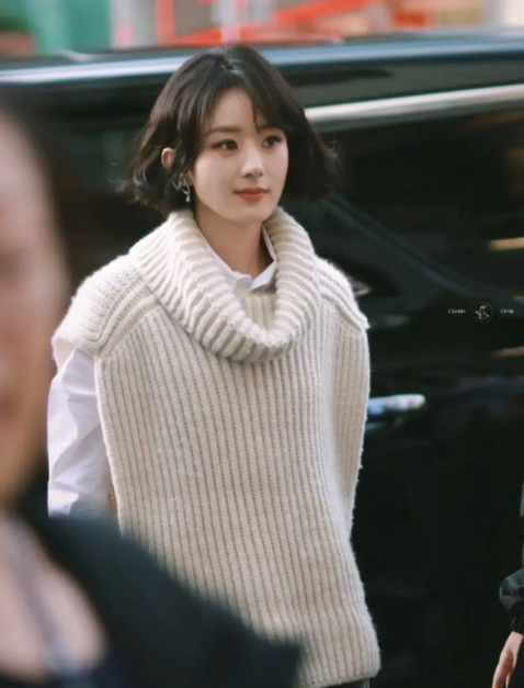 赵丽颖短发洋娃娃造型:37岁依旧精致