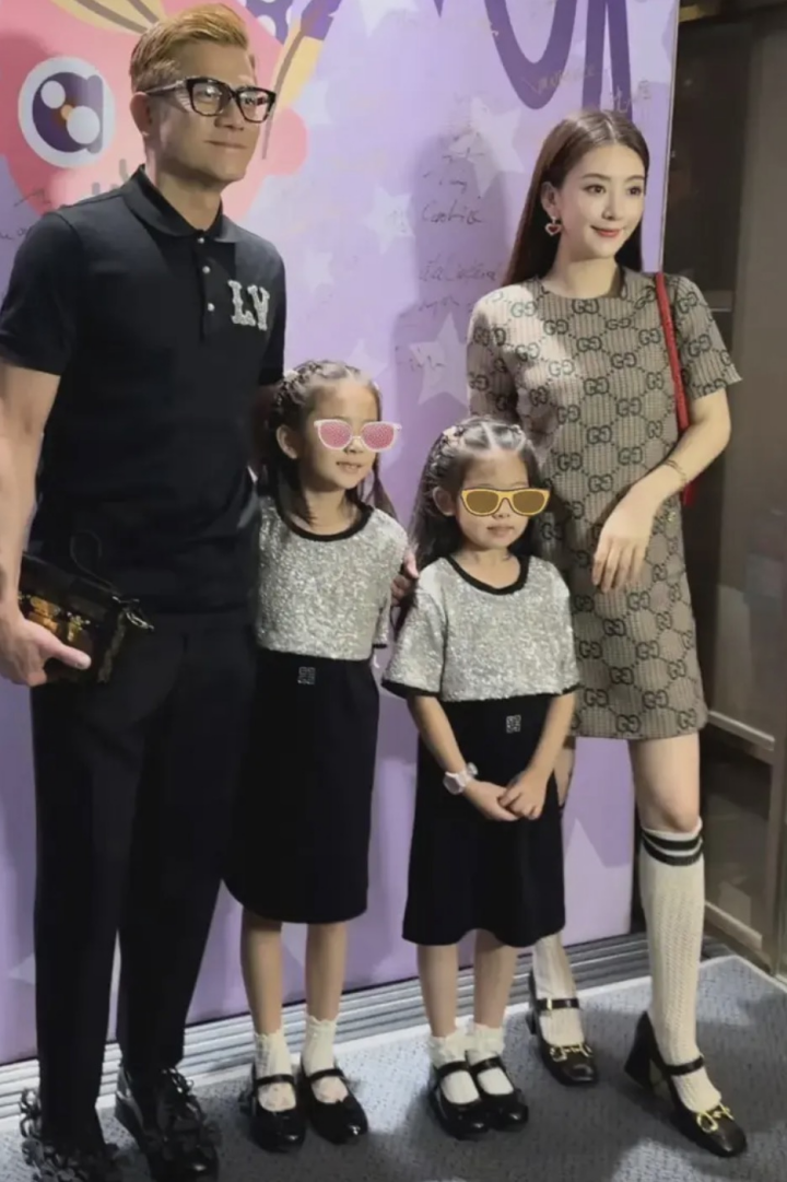 郭富城庆生照曝光,方媛裙装显高贵气质